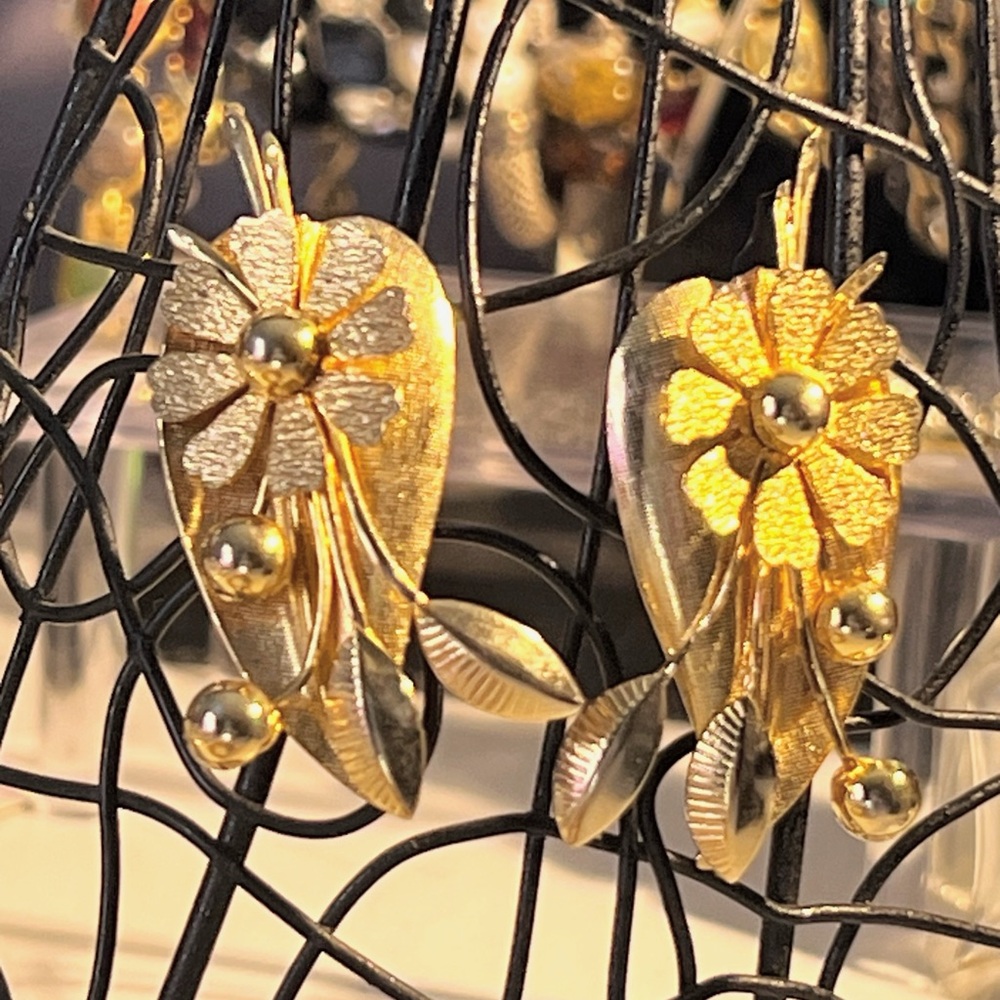 Vintage 1940's ~ 1950's Coro Clip-on Earrings